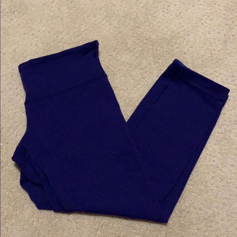 Lululemon reversible blue crops